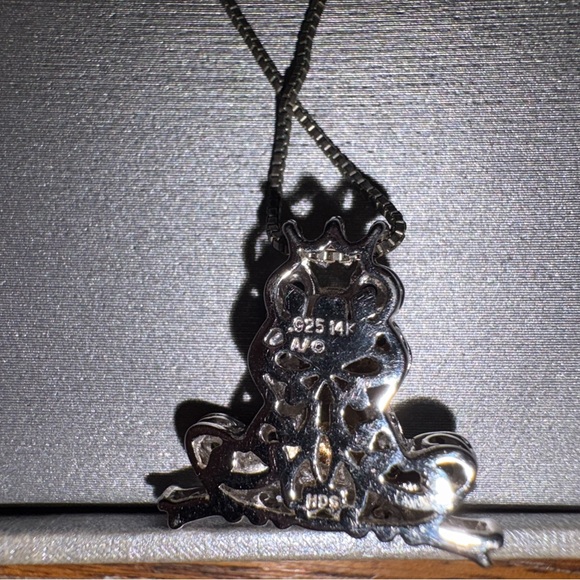 Jewelry - Silver Pendant Necklace